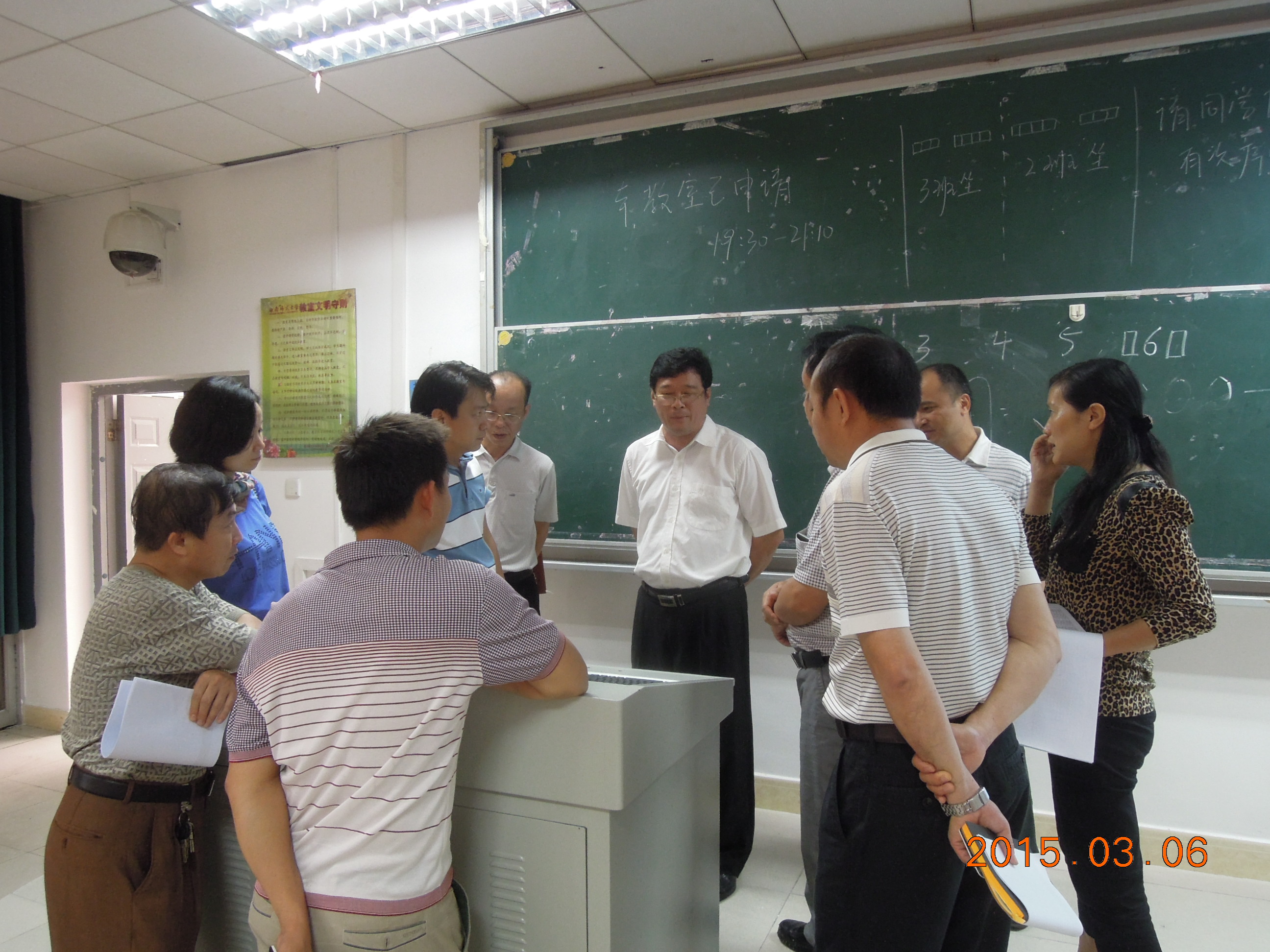 温强副校长检查开学初教学工作准备情况